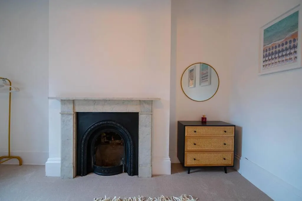 Station Retreat - Central Location - Free Parking, Fastwifi, Smarttv With Netflix By Yoko Property Redcar 0*,  Royaume-Uni