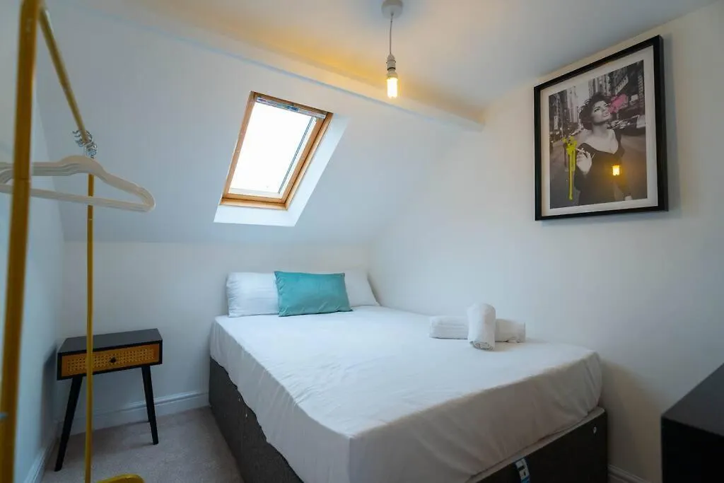 Station Retreat - Central Location - Free Parking, Fastwifi, Smarttv With Netflix By Yoko Property Redcar 0*,