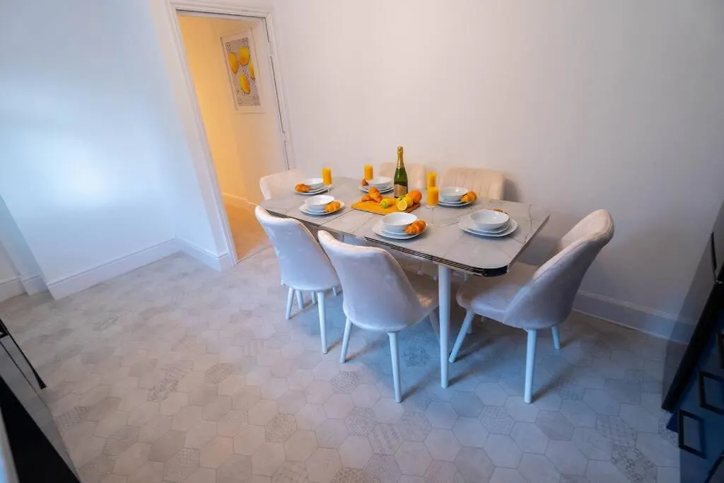 Station Retreat - Central Location - Free Parking, Fastwifi, Smarttv With Netflix By Yoko Property Redcar