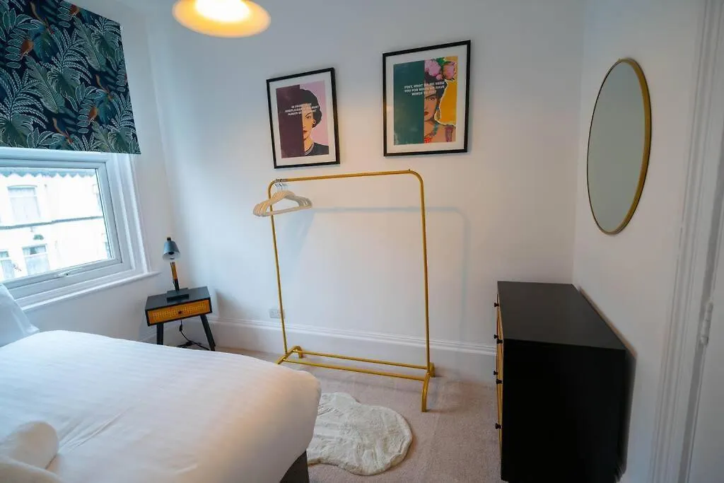 Station Retreat - Central Location - Free Parking, Fastwifi, Smarttv With Netflix By Yoko Property Redcar