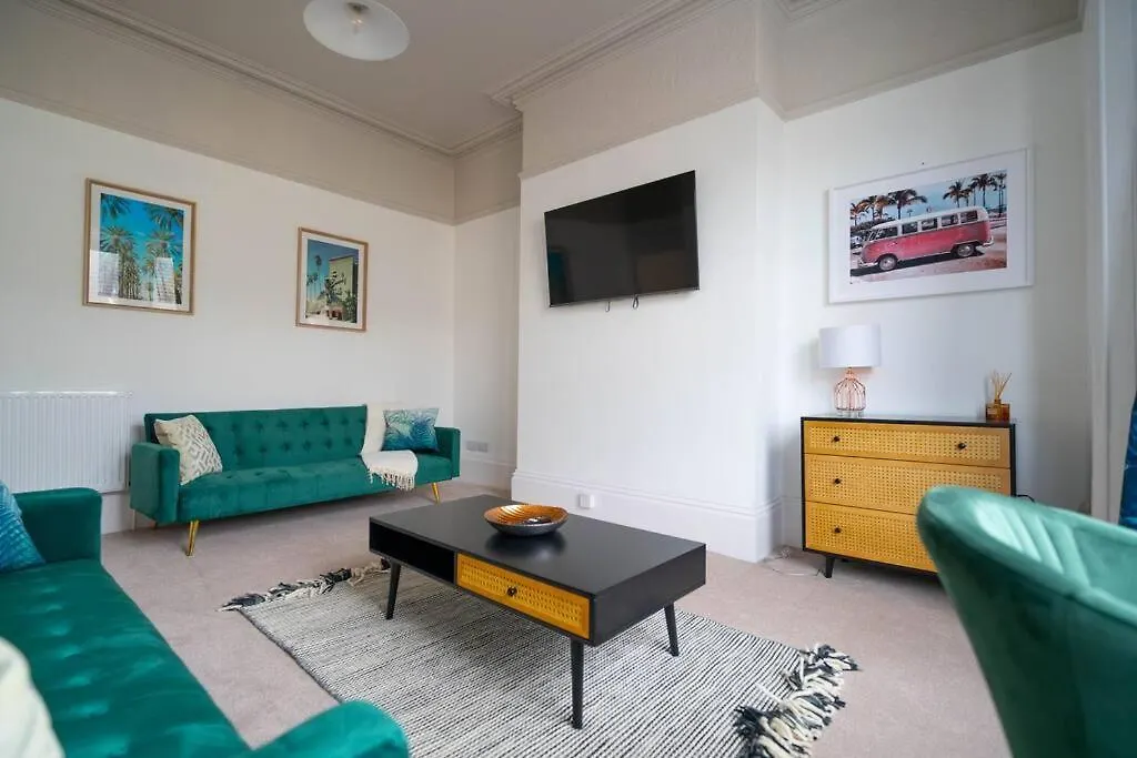 Station Retreat - Central Location - Free Parking, Fastwifi, Smarttv With Netflix By Yoko Property Redcar