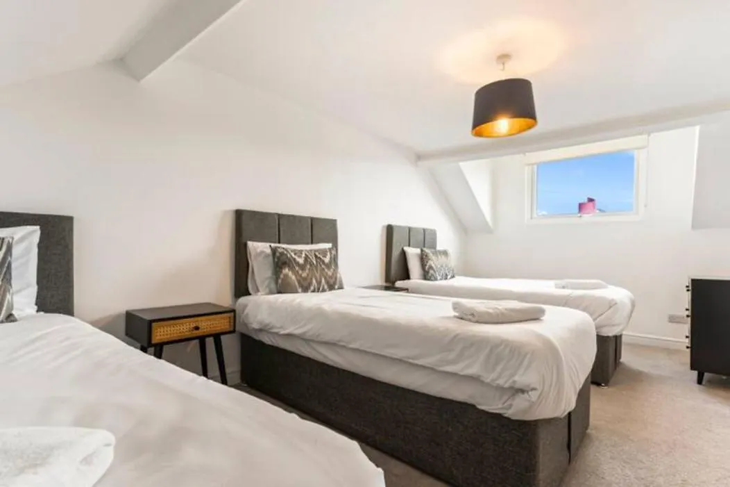 Apartment Station Retreat - Central Location - Free Parking, Fastwifi, Smarttv With Netflix By Yoko Property Redcar United Kingdom