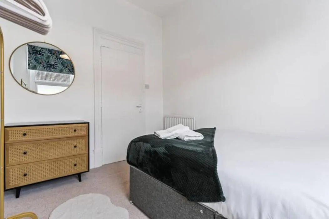 Station Retreat - Central Location - Free Parking, Fastwifi, Smarttv With Netflix By Yoko Property Redcar 0*,
