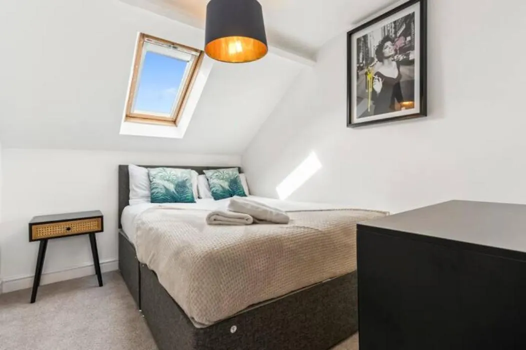 Station Retreat - Central Location - Free Parking, Fastwifi, Smarttv With Netflix By Yoko Property Redcar Apartment